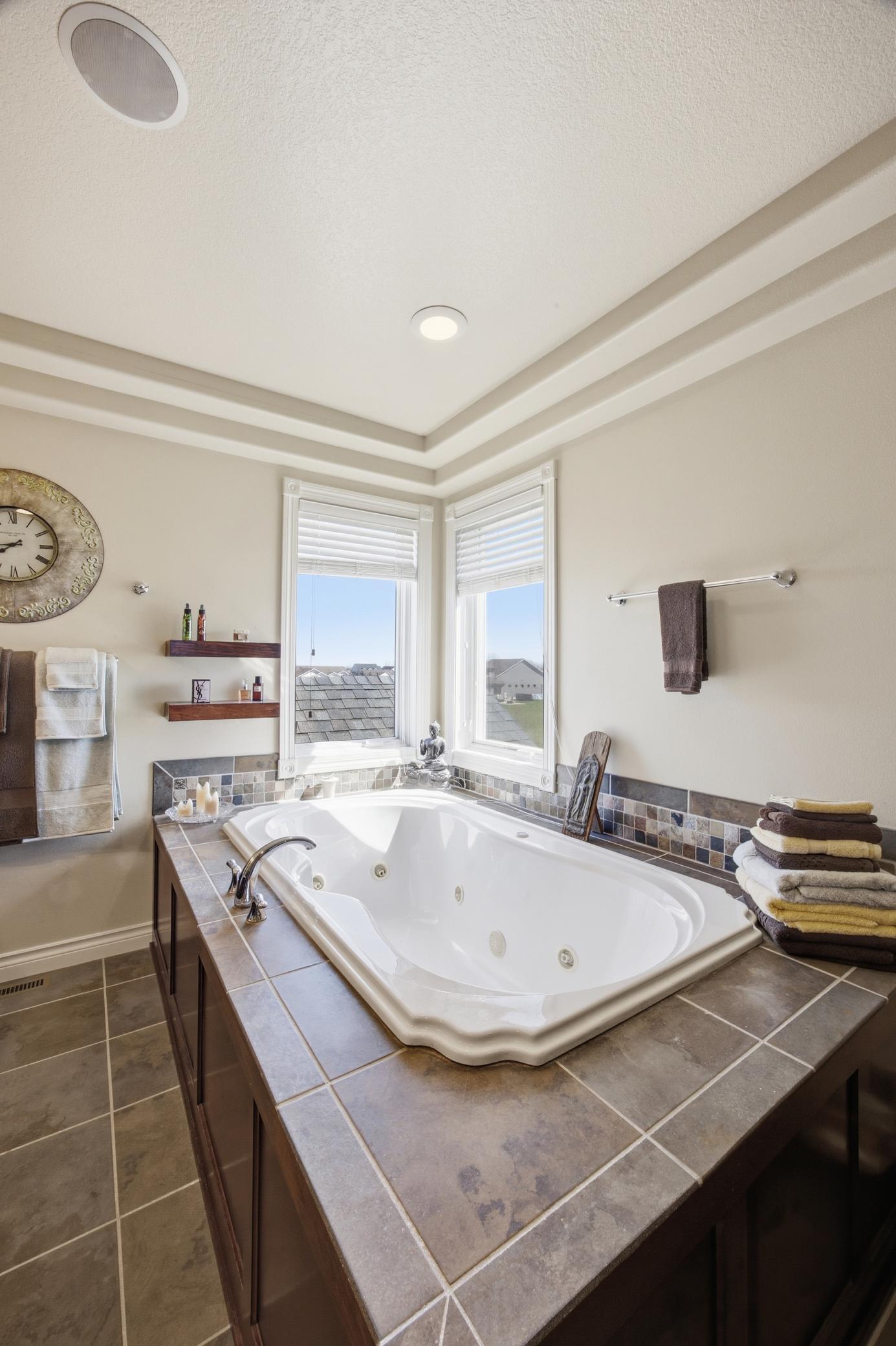 Primary Jacuzzi
