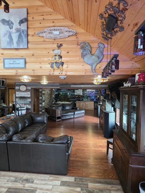 Plenty of room for entertaining.jpeg