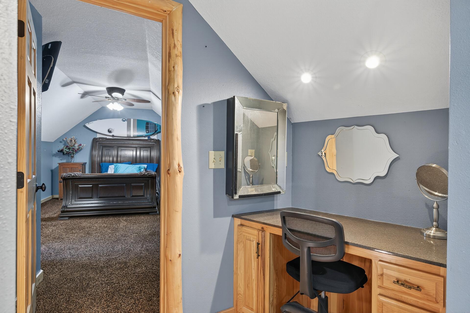 Desk/vanity