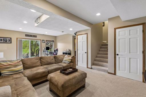 1830 Penstemon Lane, Shakopee, MN 55379