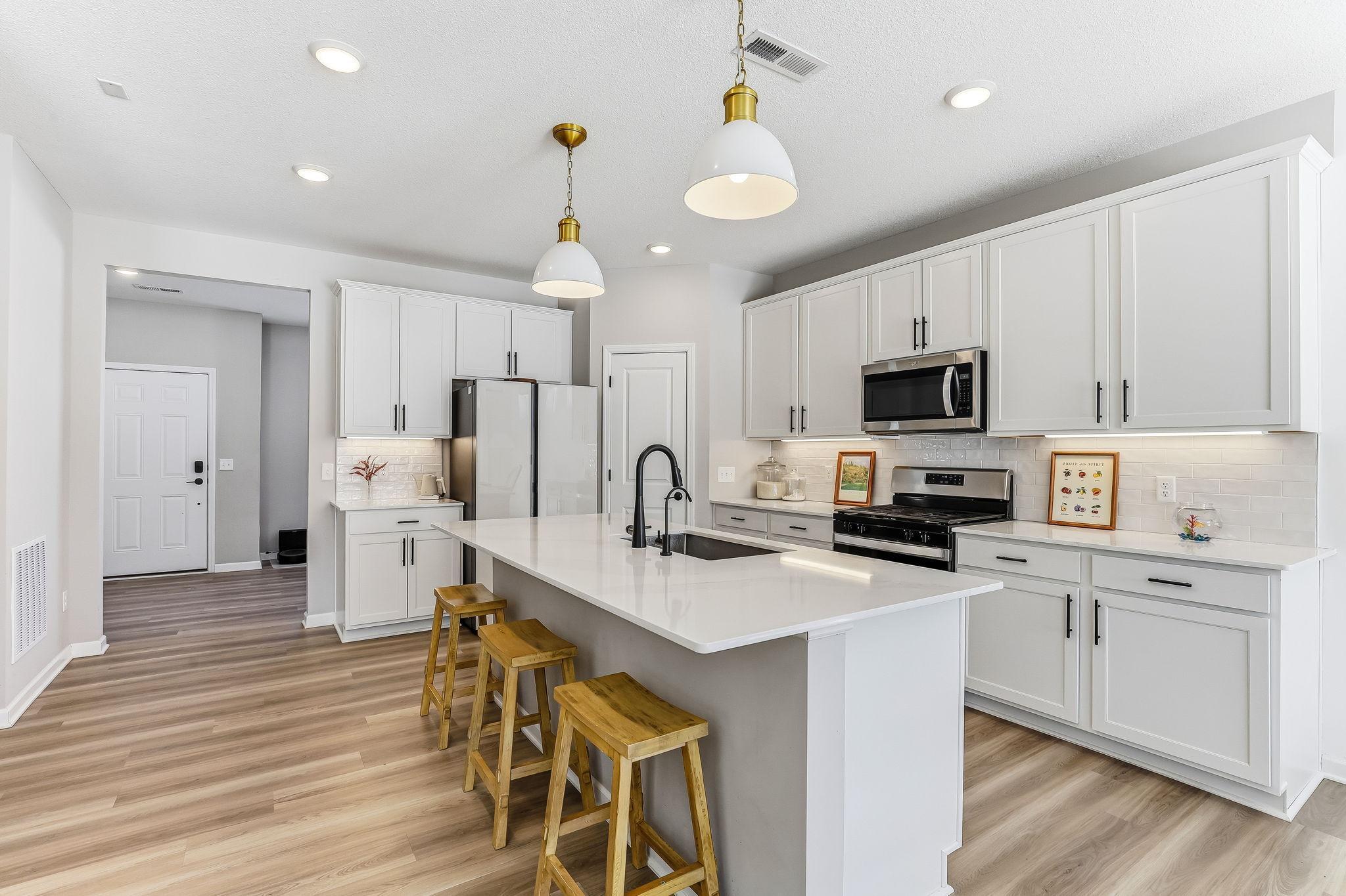 Cooks Kitchen, Tons of Work Space plus Walk-in Pantry!