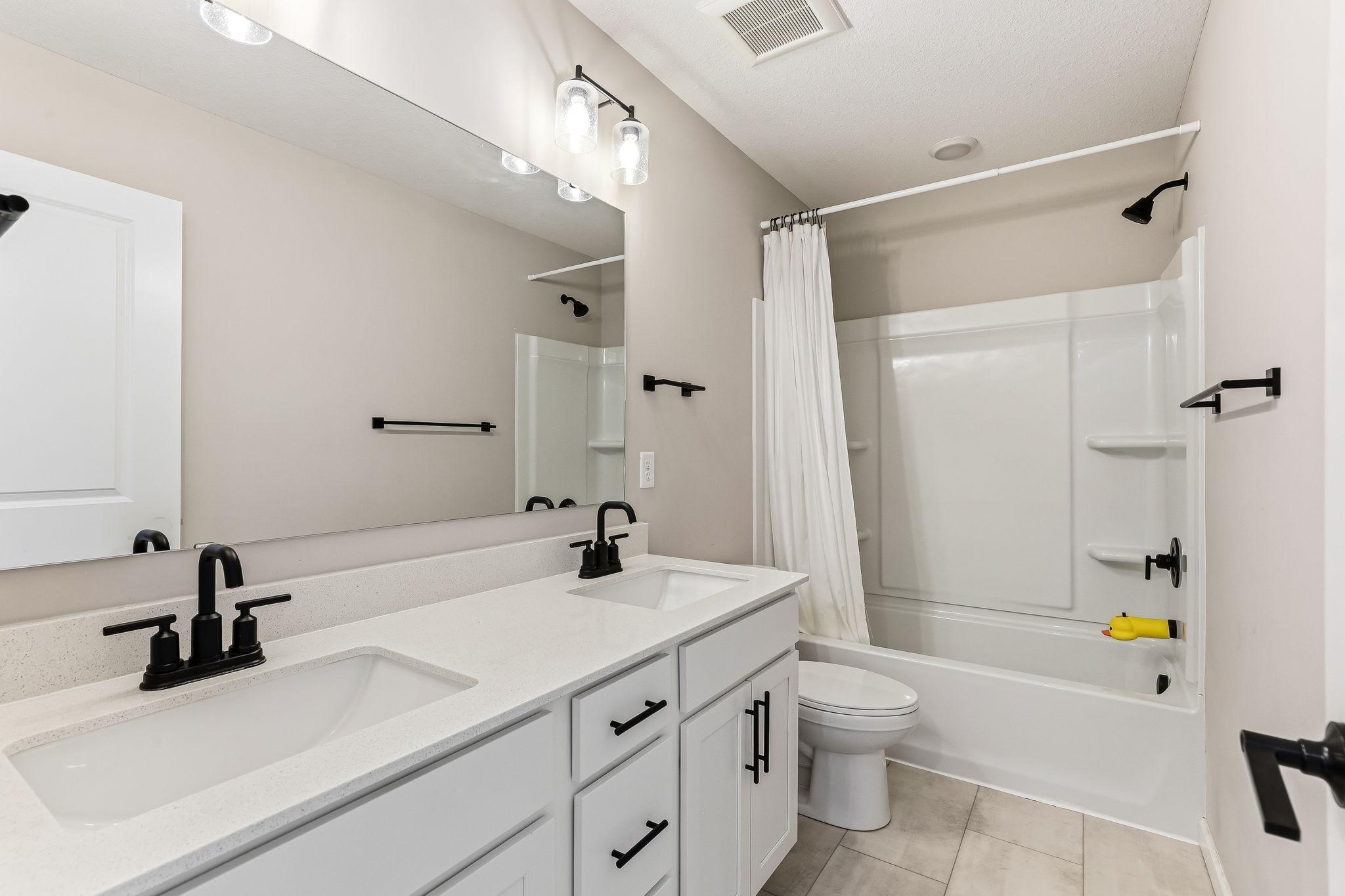 Upper Level Full Bath!