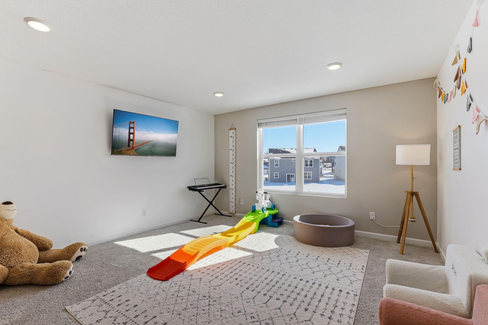 Upper Level Loft Area!