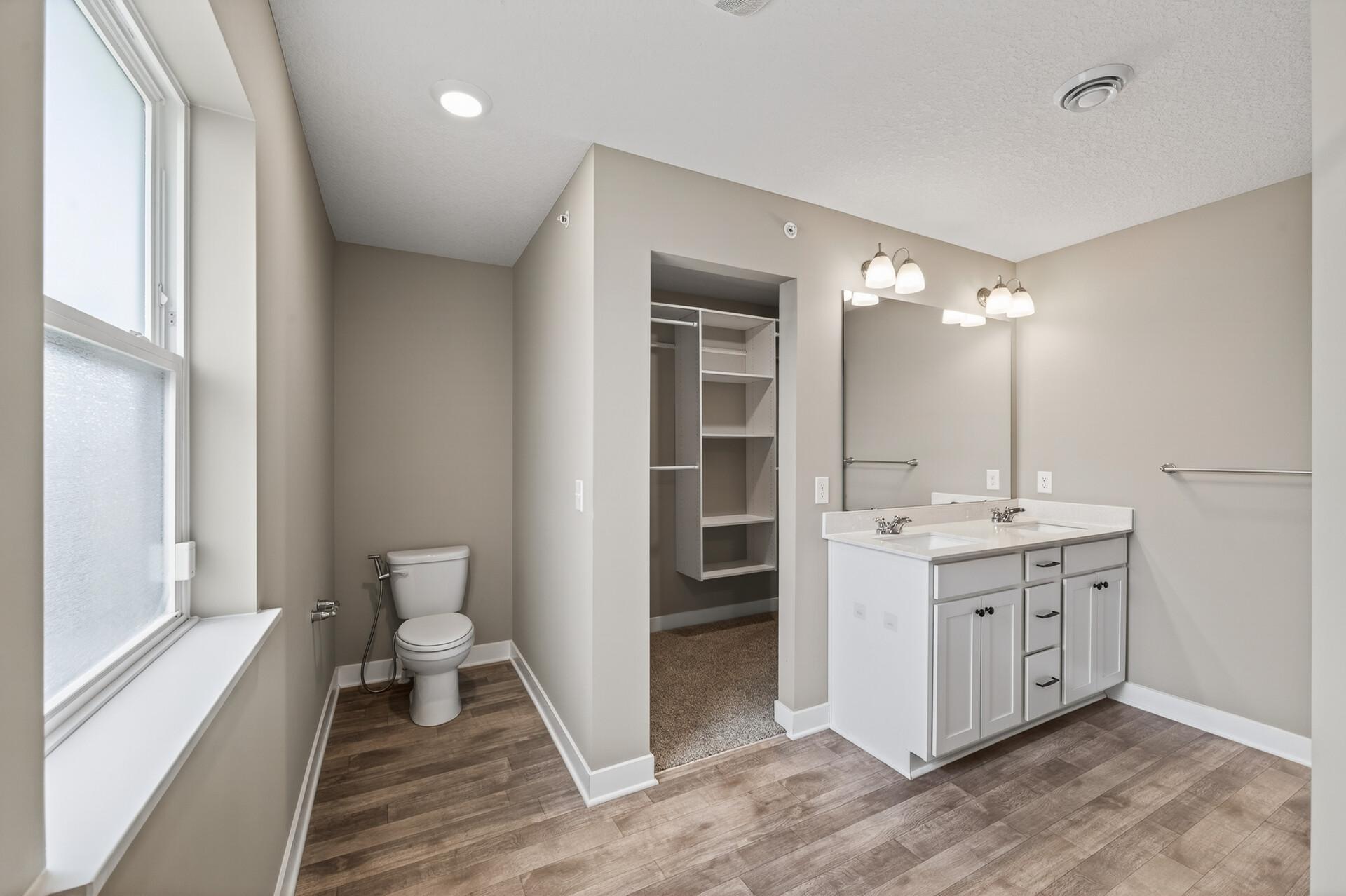 Large primary bath.jpg