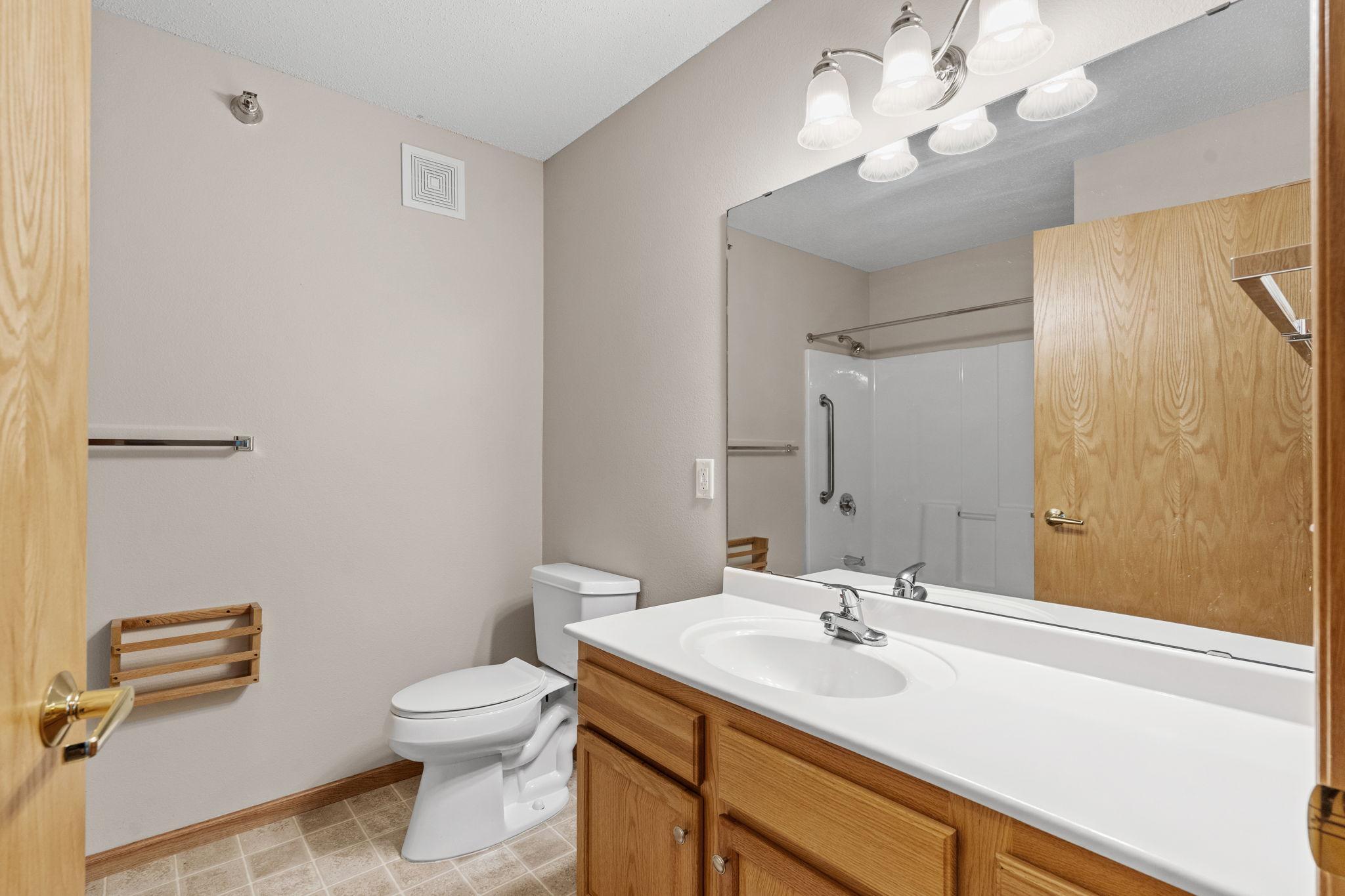 Hallway guest bath/shower