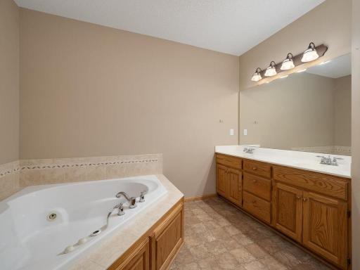 20588 Kearney Path, Lakeville, MN 55044