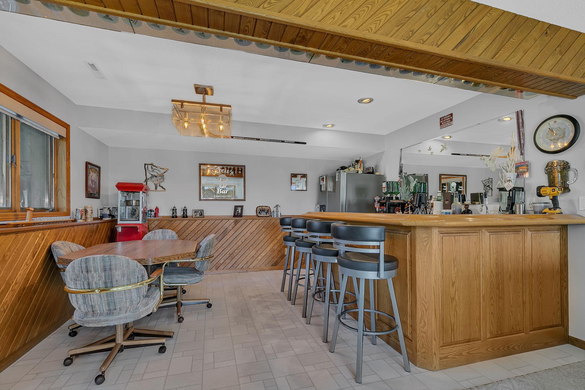 Wet bar room