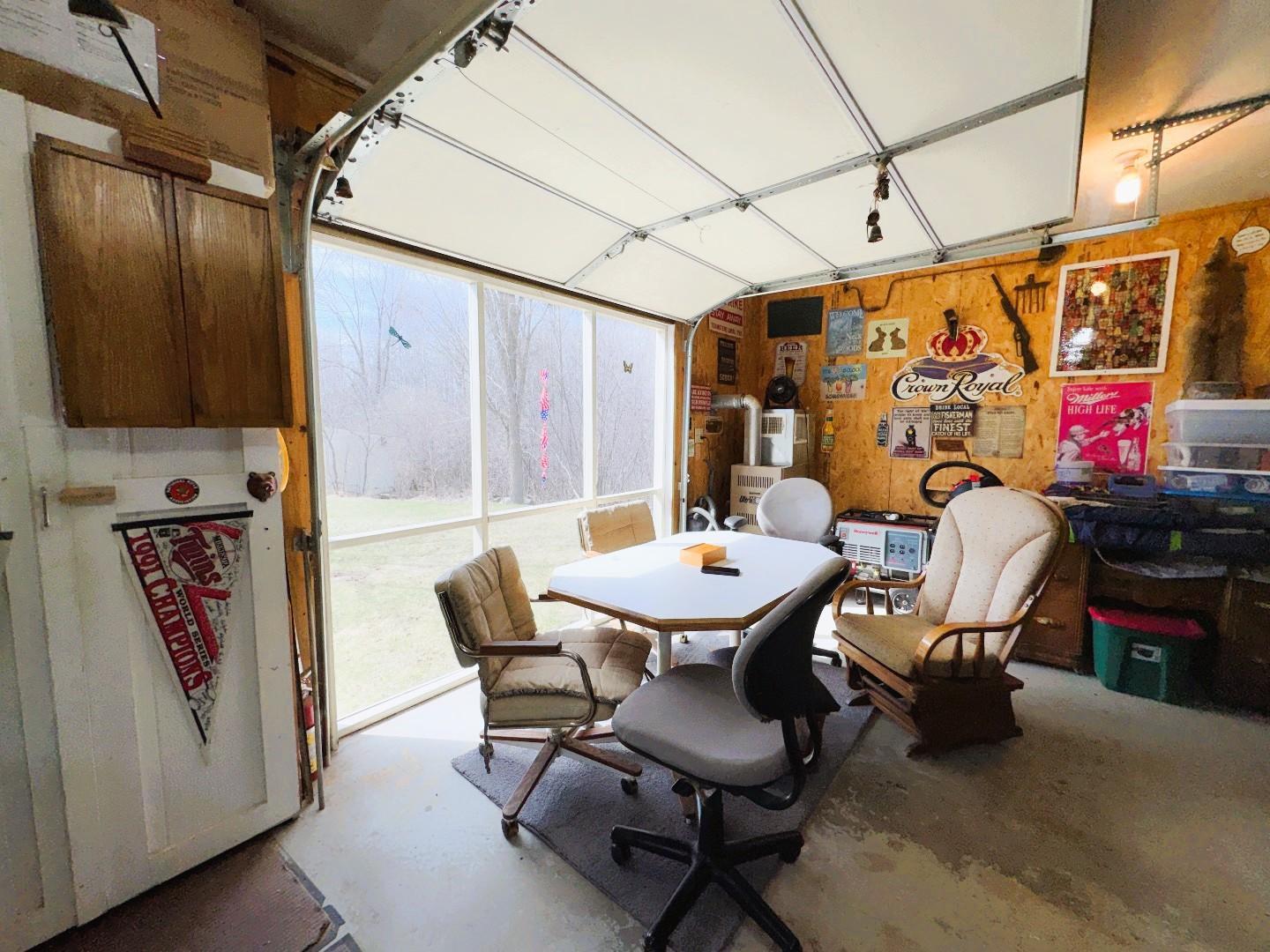 Screen porch garage.JPG
