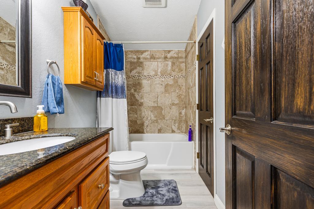 Main floor walk-through full bathroom