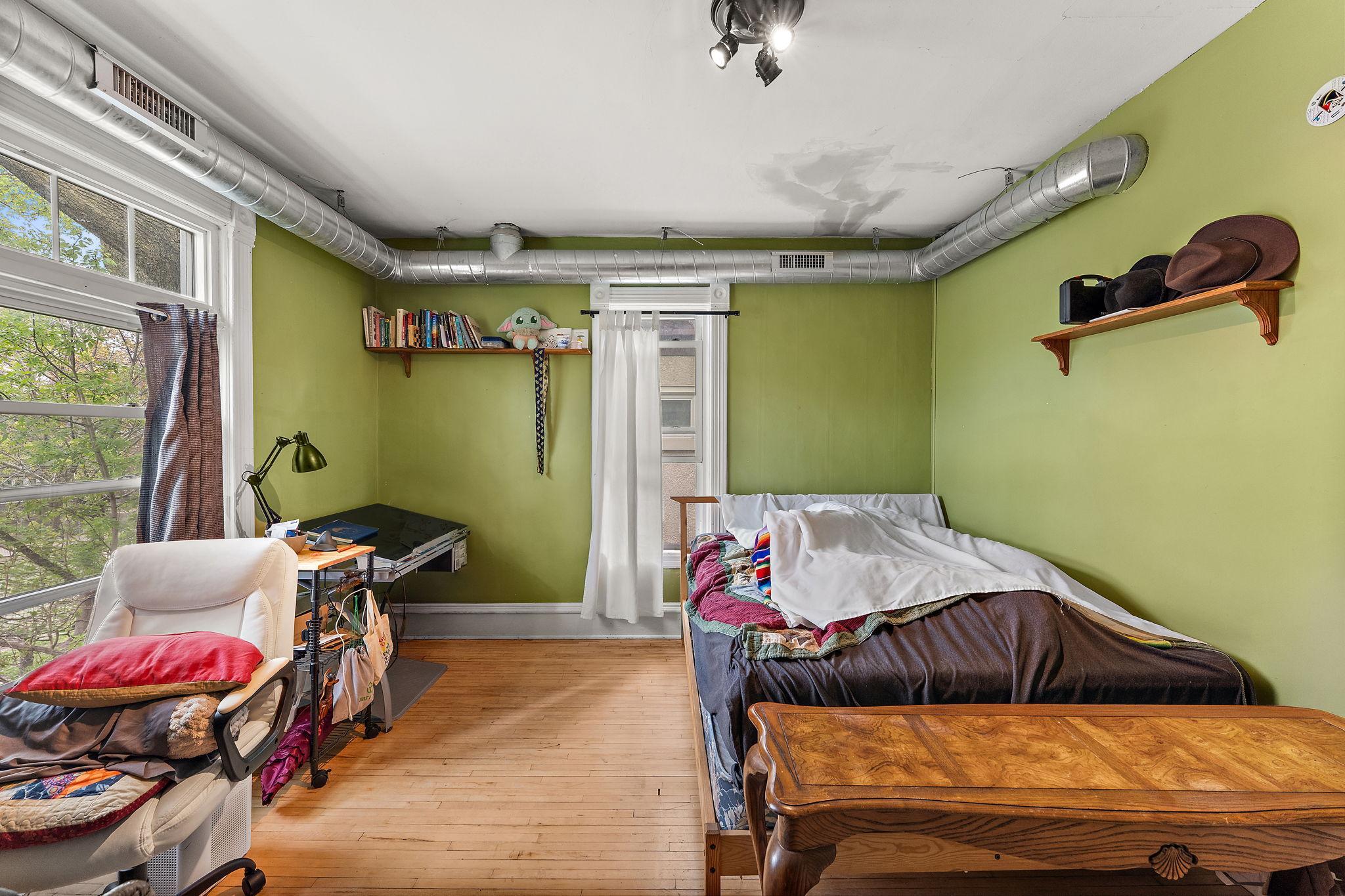 2102-2 Upper main bed