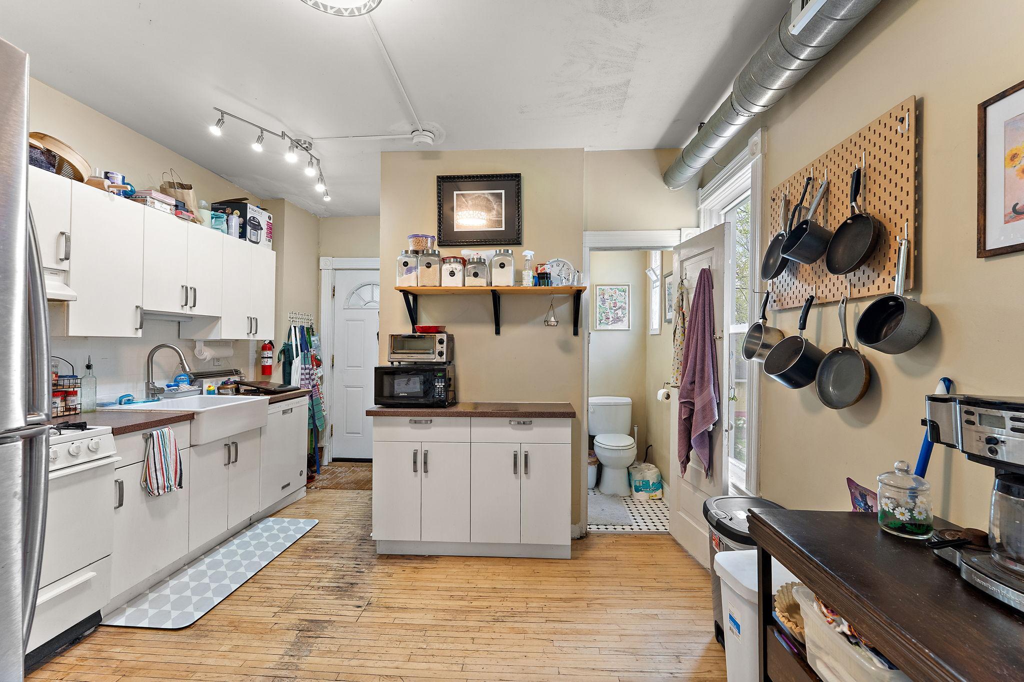 2100-2 Kitchen