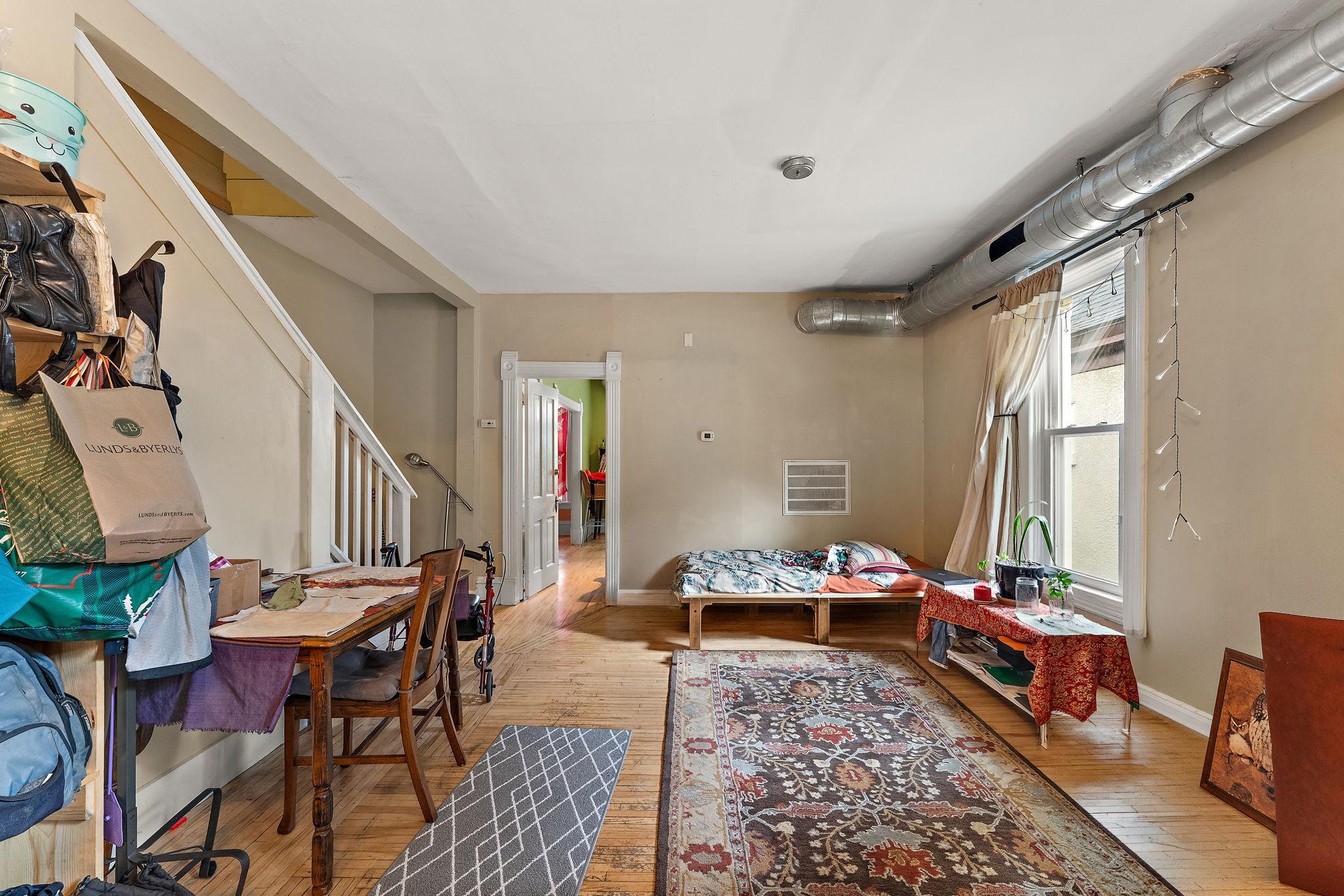 2102-2 Living room/entry