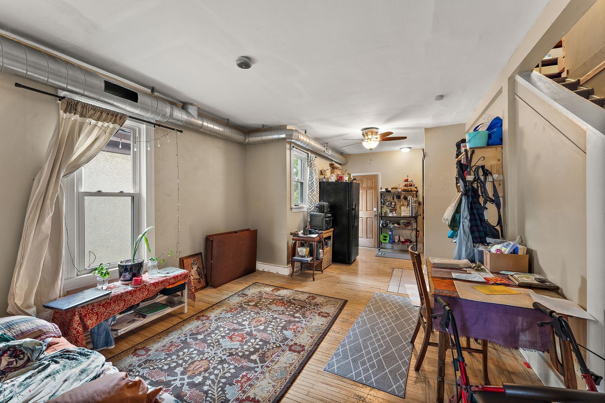 2102-2 Living room/entry