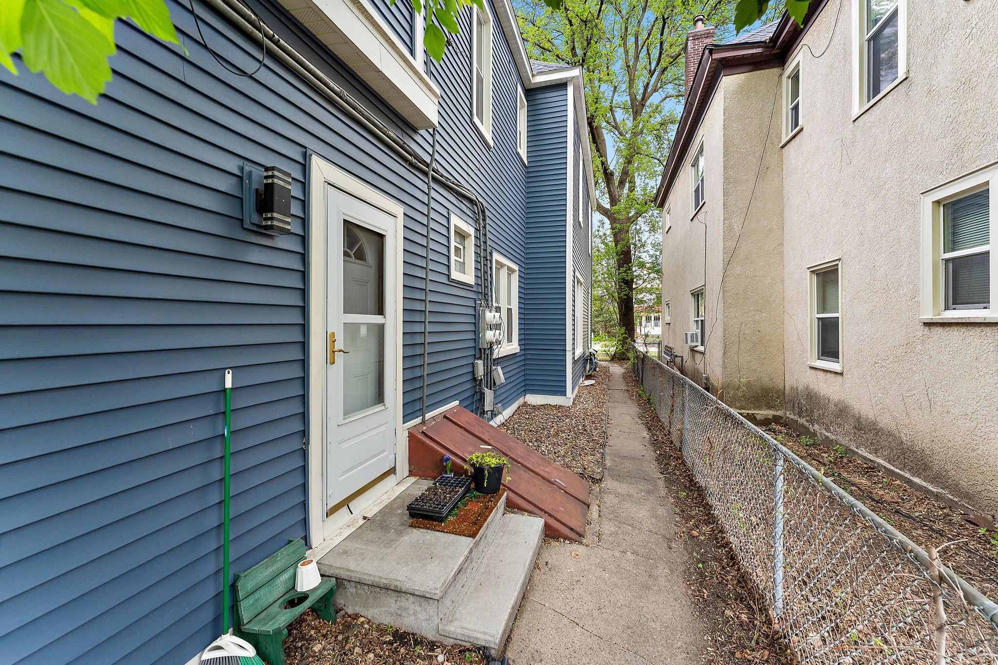 2100 - 1Lower right unit side (back entry)