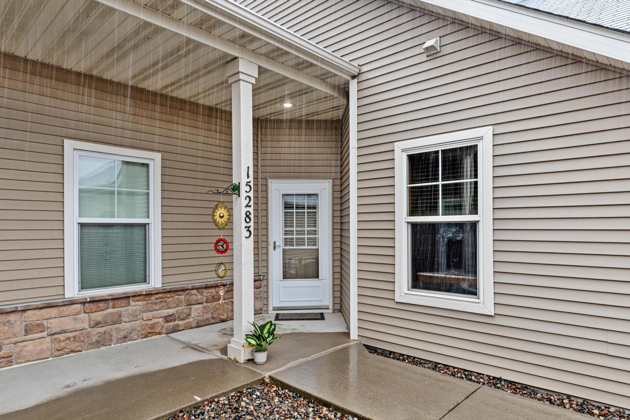 Conveniently located near shopping, dining, medical facilities and major roadways, this townhome keeps you connected to all the amenities you need. Welcome home to Burnsville and your next chapter!