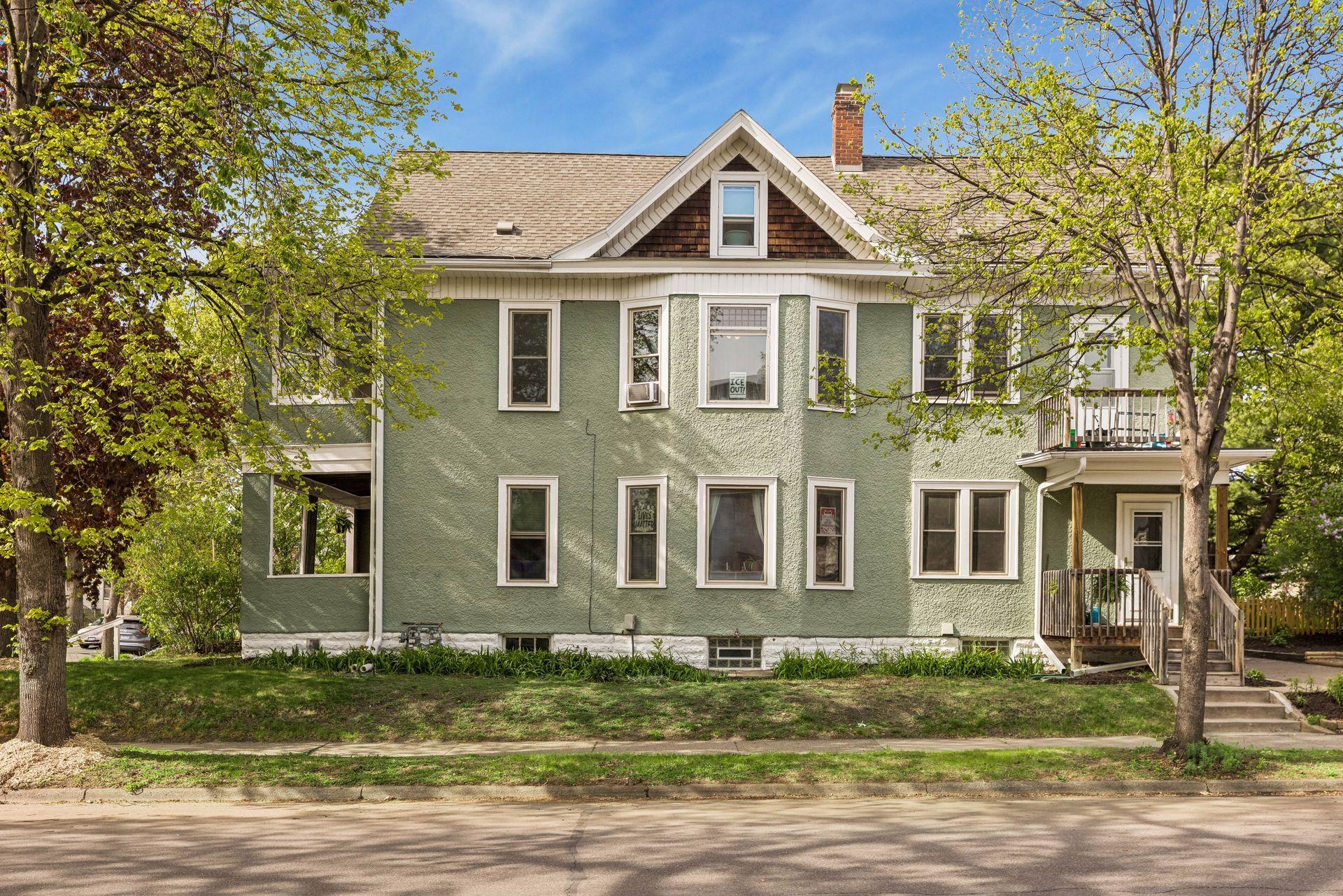 Note the number of windows on the south