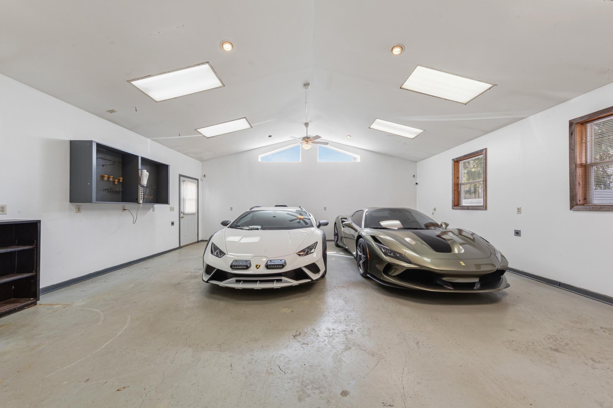 38 garage.jpg