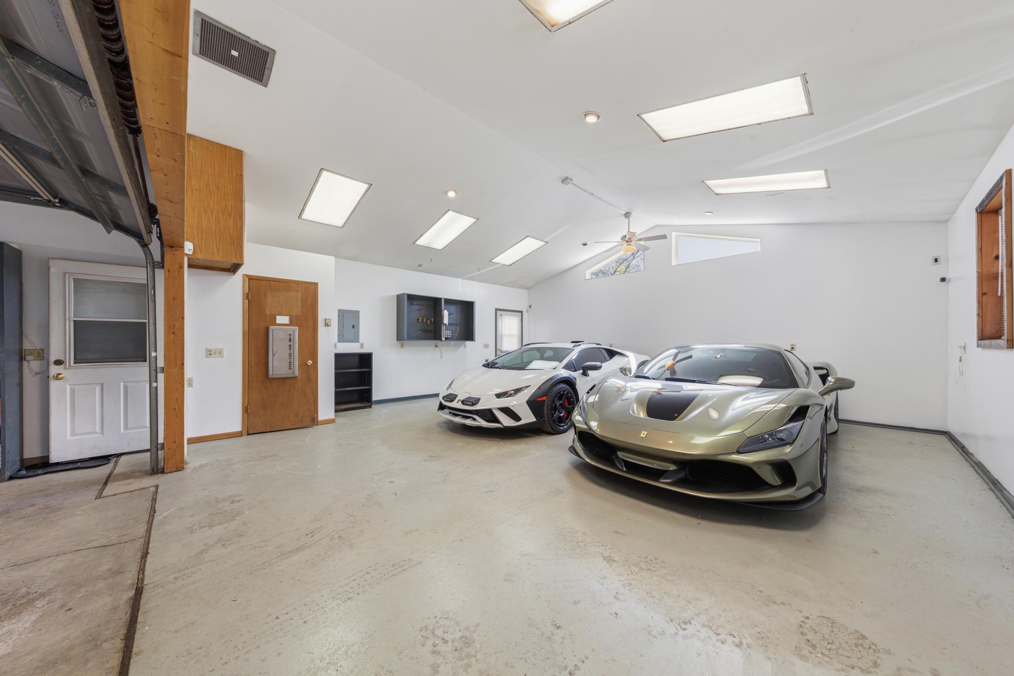 39 garage.jpg