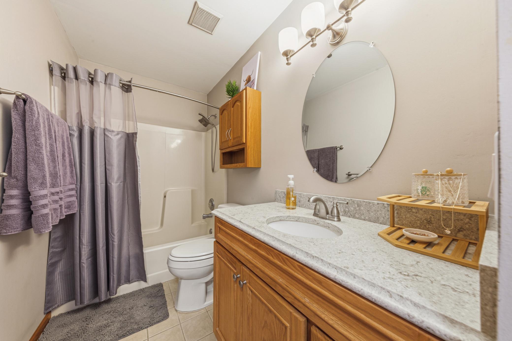 26 bathroom.jpg