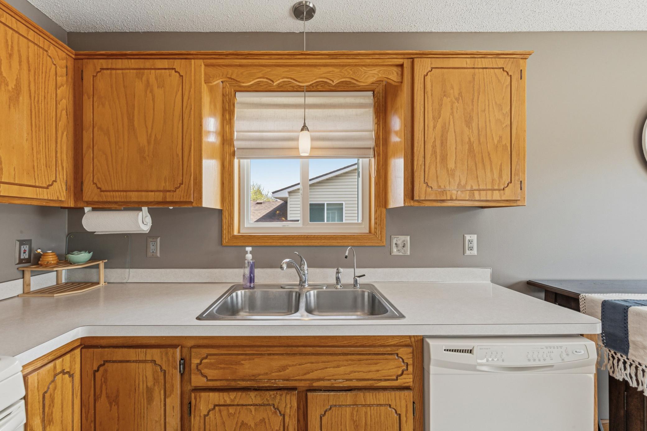 19 kitchen.jpg
