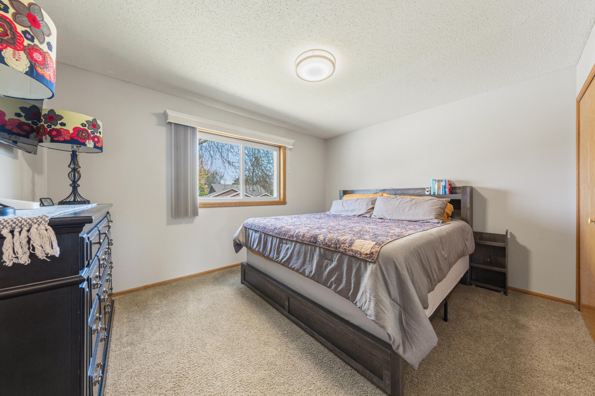 24 main bedroom.jpg