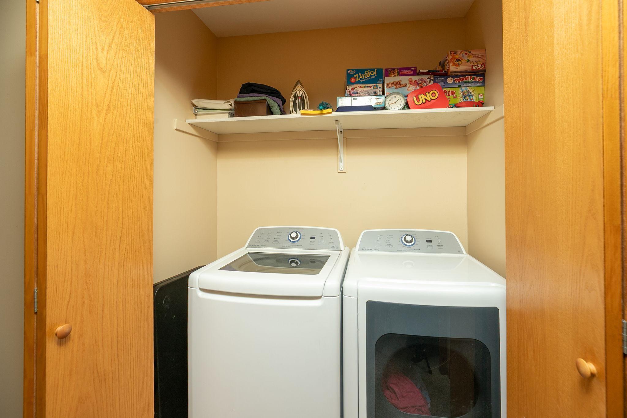 24-web-or-mls-24-Laundry.jpg