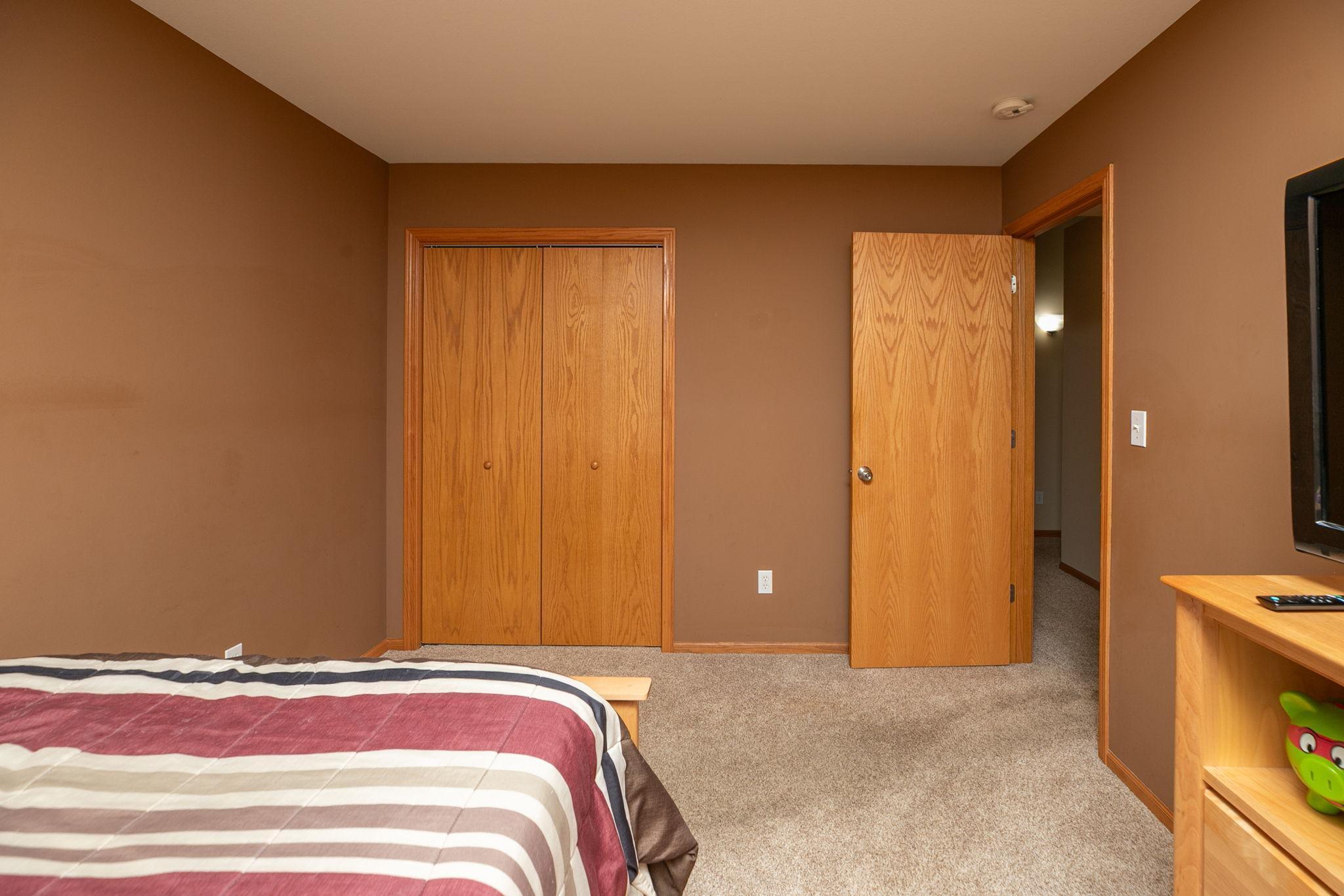 22-web-or-mls-22-Bedroom 2.jpg