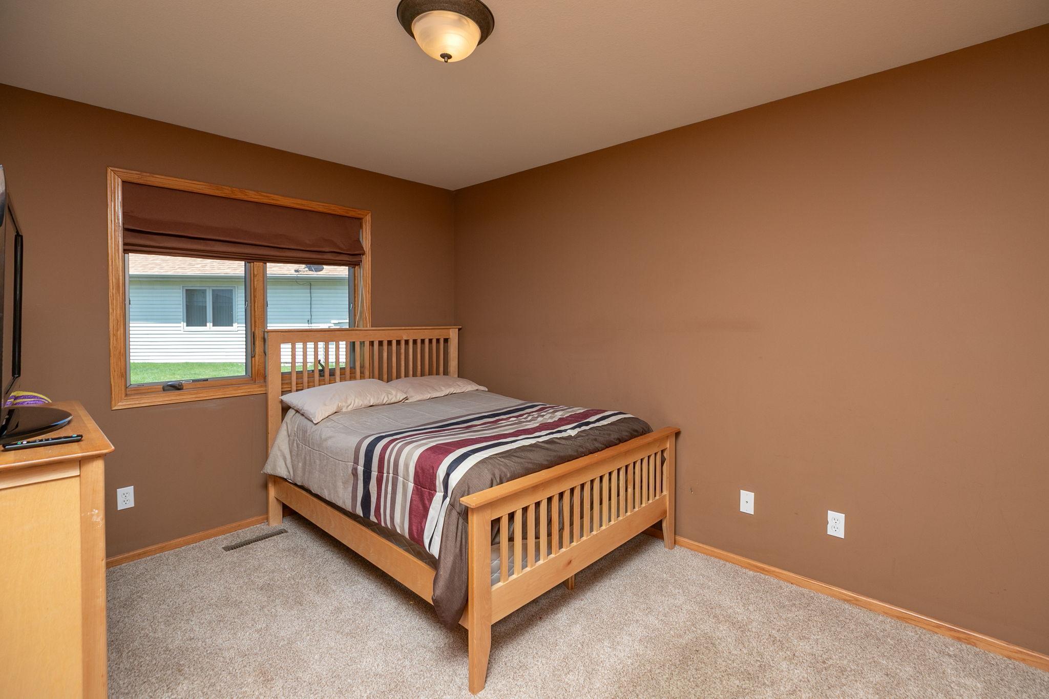 21-web-or-mls-21-Bedroom 2.jpg