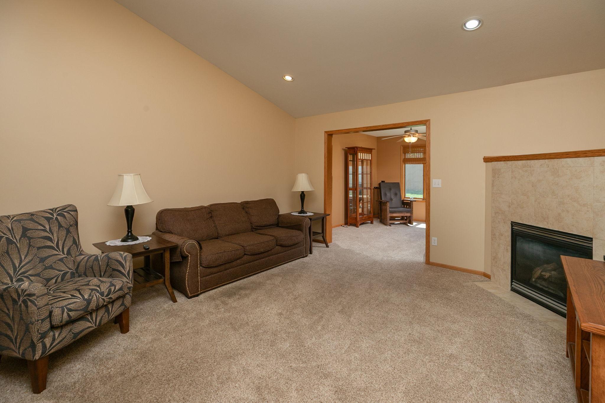 12-web-or-mls-12-Living Room.jpg