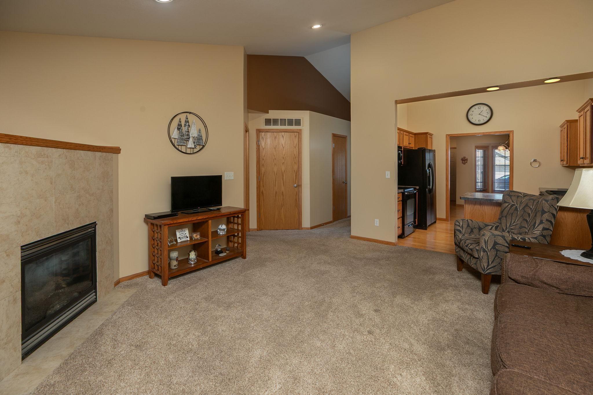 13-web-or-mls-13-Living Room.jpg