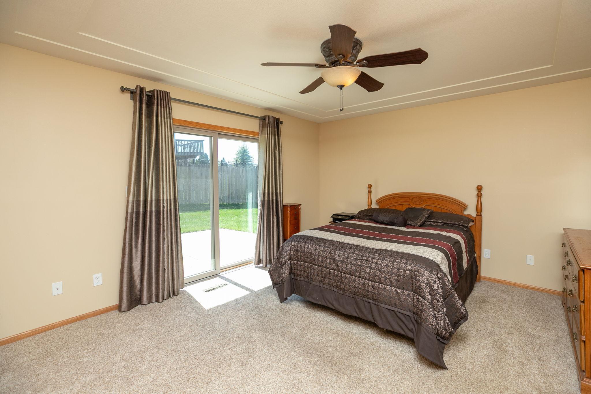 18-web-or-mls-18-Primary Bedroom.jpg