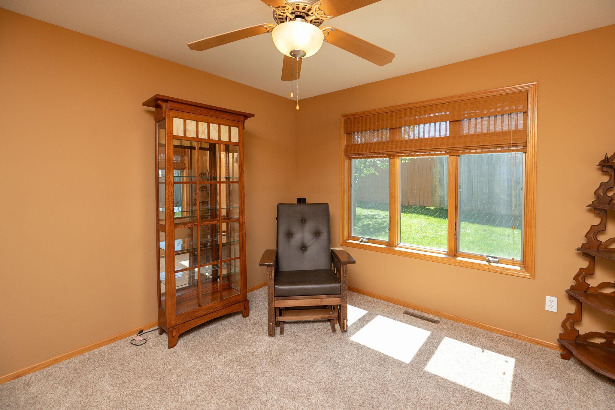 16-web-or-mls-16-Sun Room.jpg