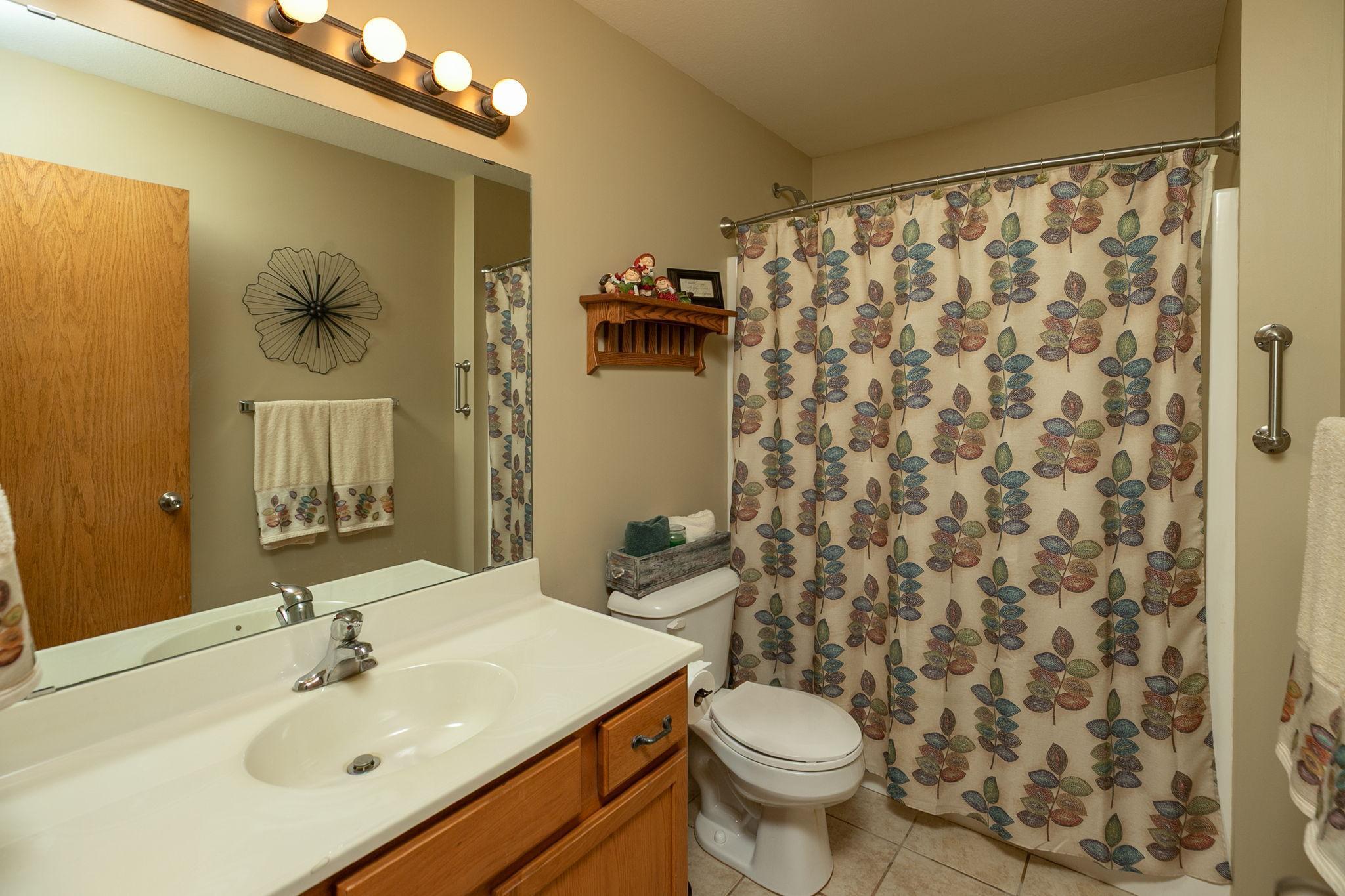 23-web-or-mls-23-Bathroom.jpg