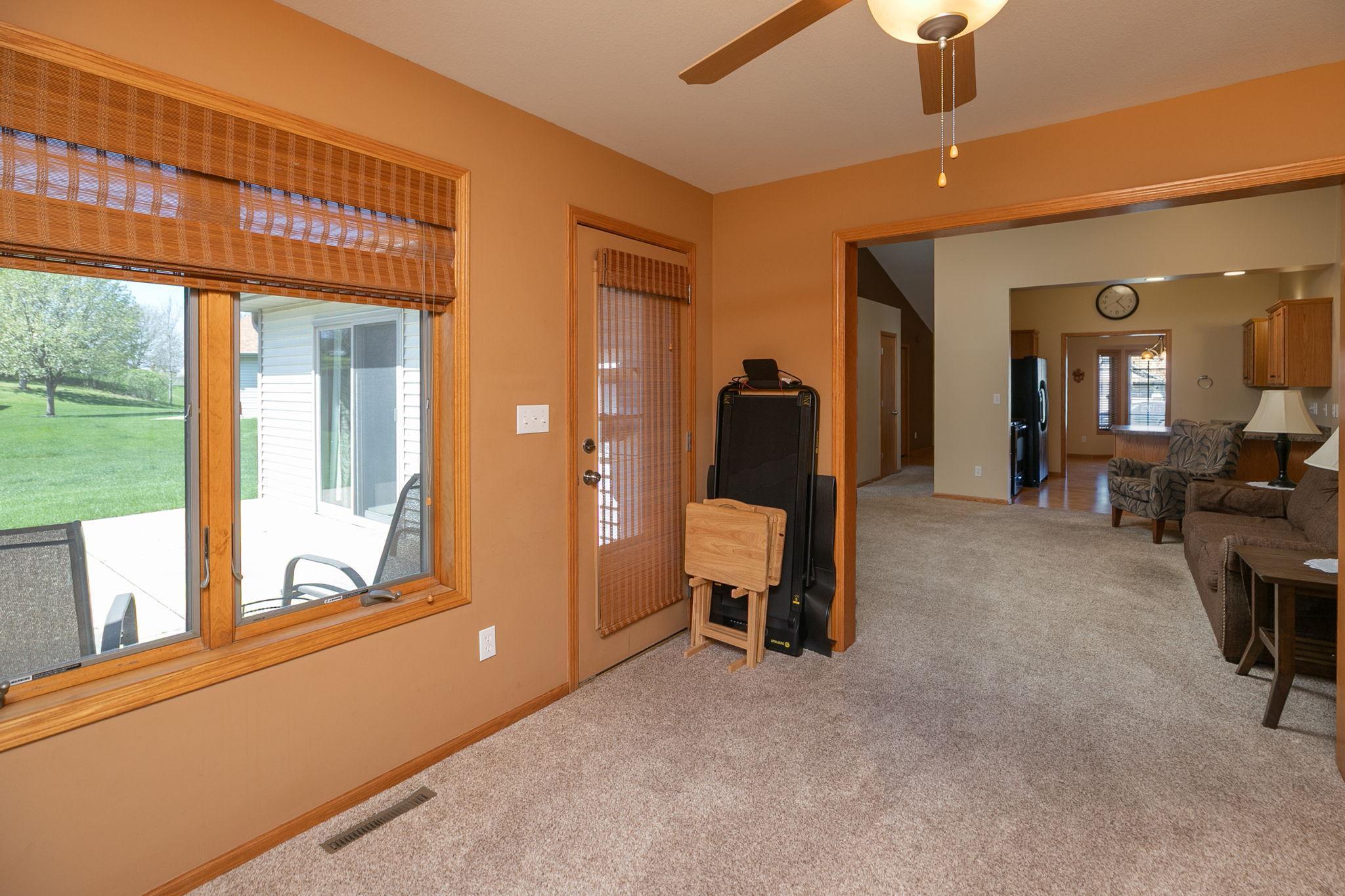 17-web-or-mls-17-Sun Room.jpg