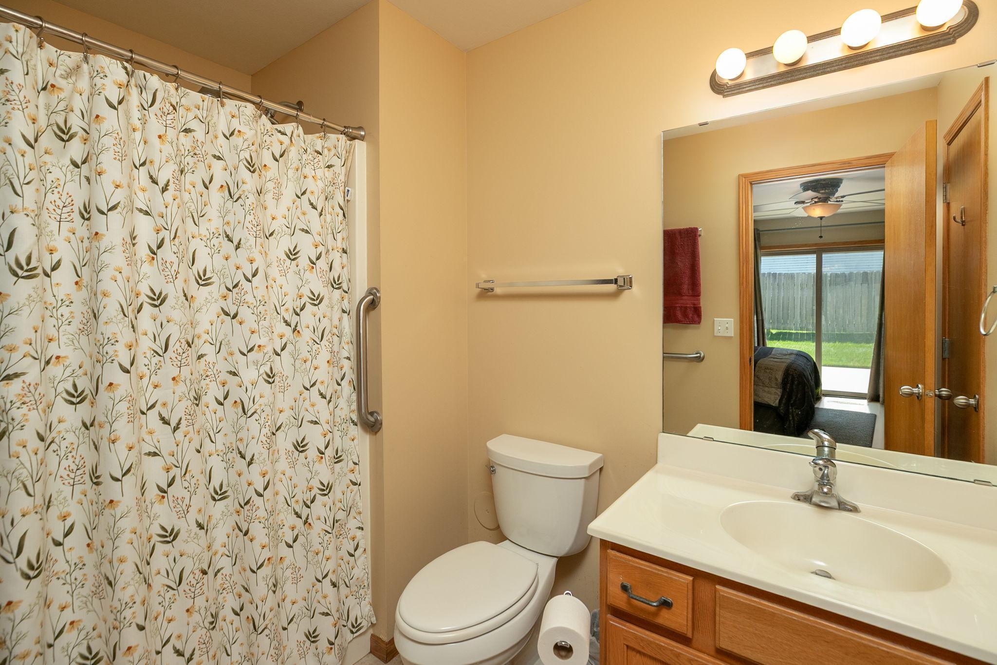 20-web-or-mls-20-Primary Bathroom.jpg