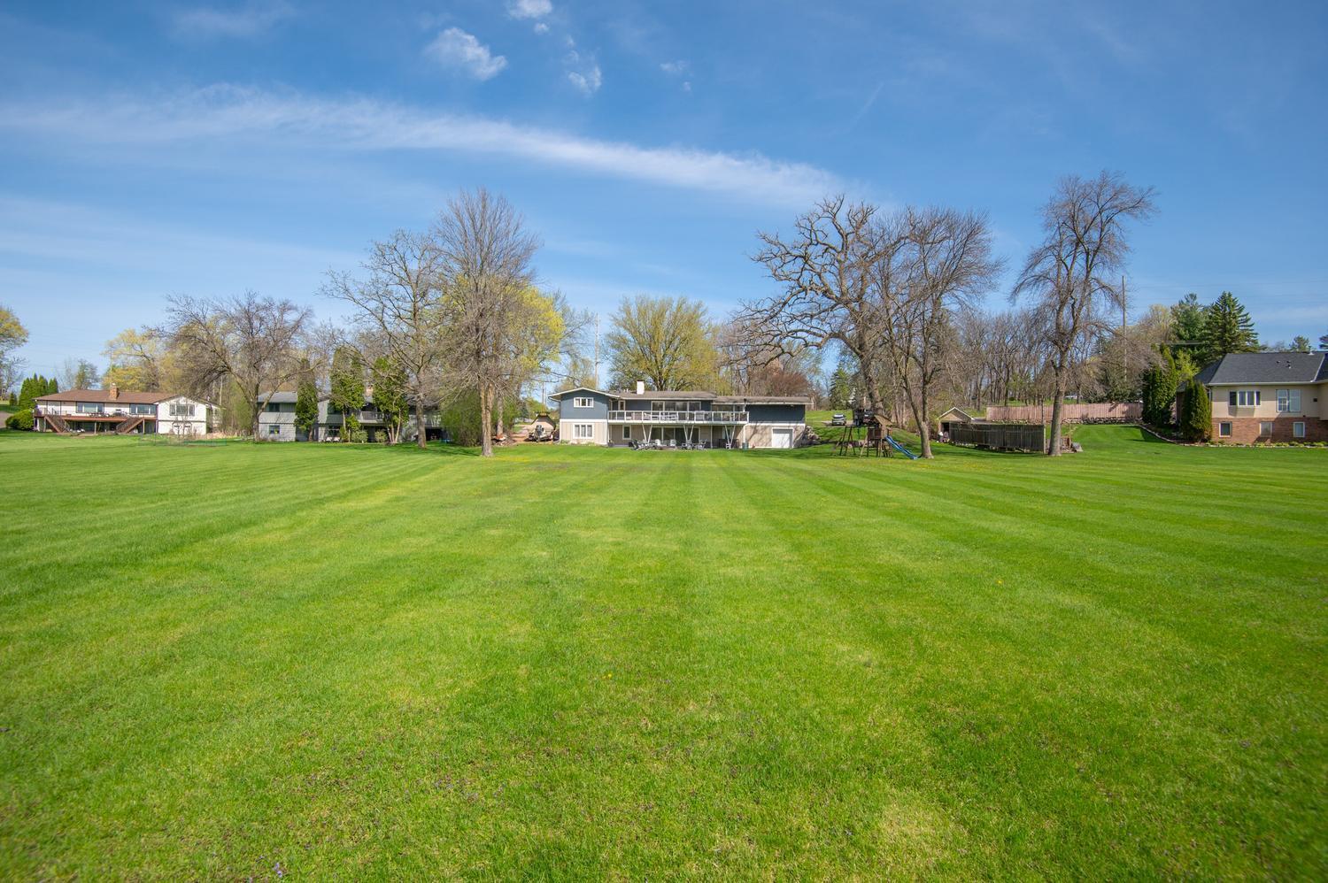 Outstanding back yard for kids to play ball, practice your short game and pets to run! A good excuse to get a golf cart!