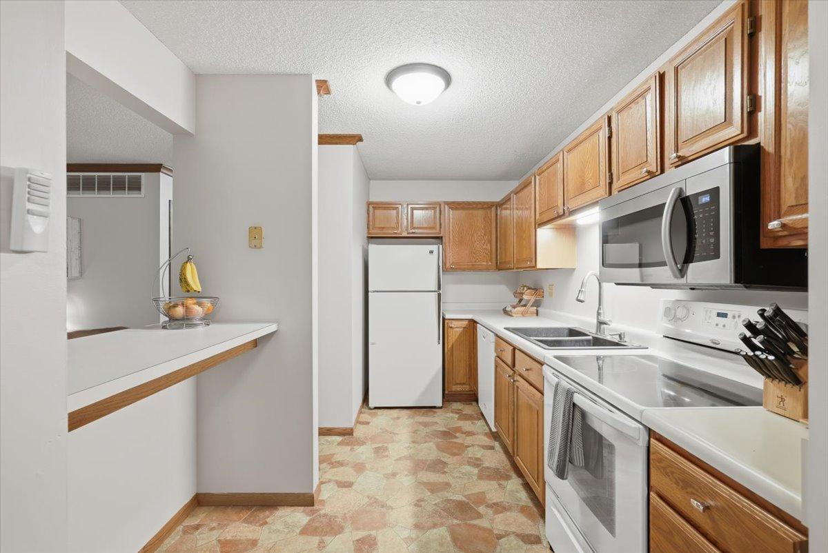 09-Kitchen.jpg