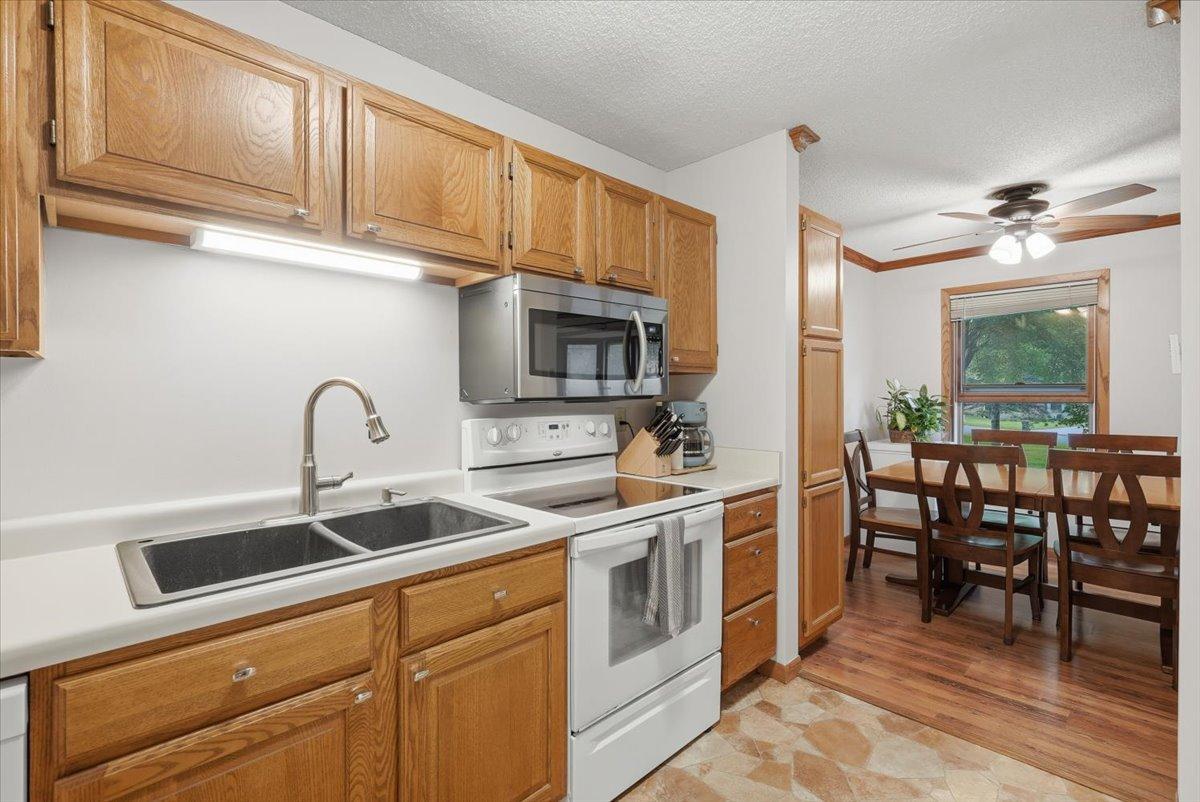 10-Kitchen.jpg