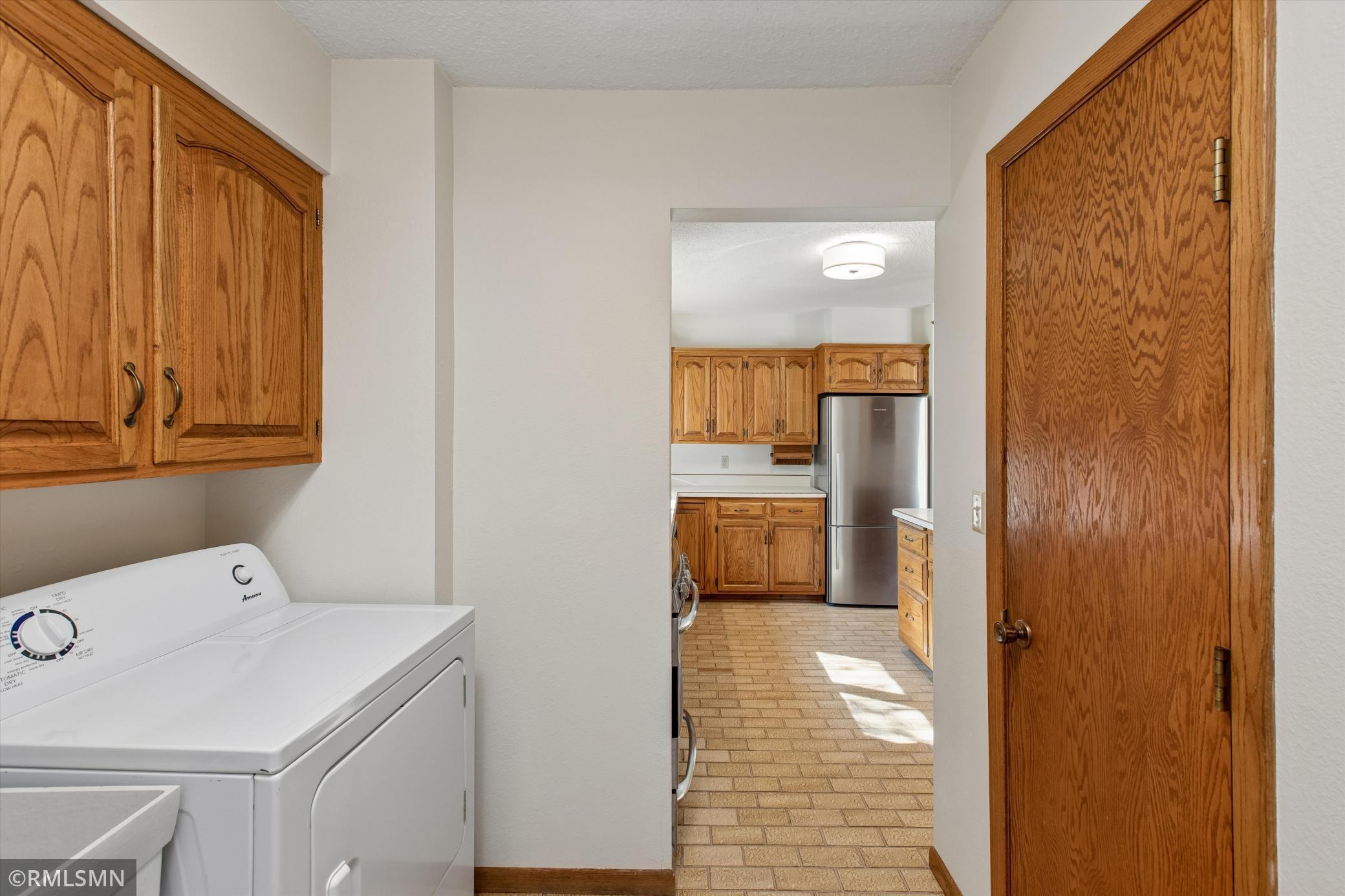 Back entry has laundry and walk in pantry/closet