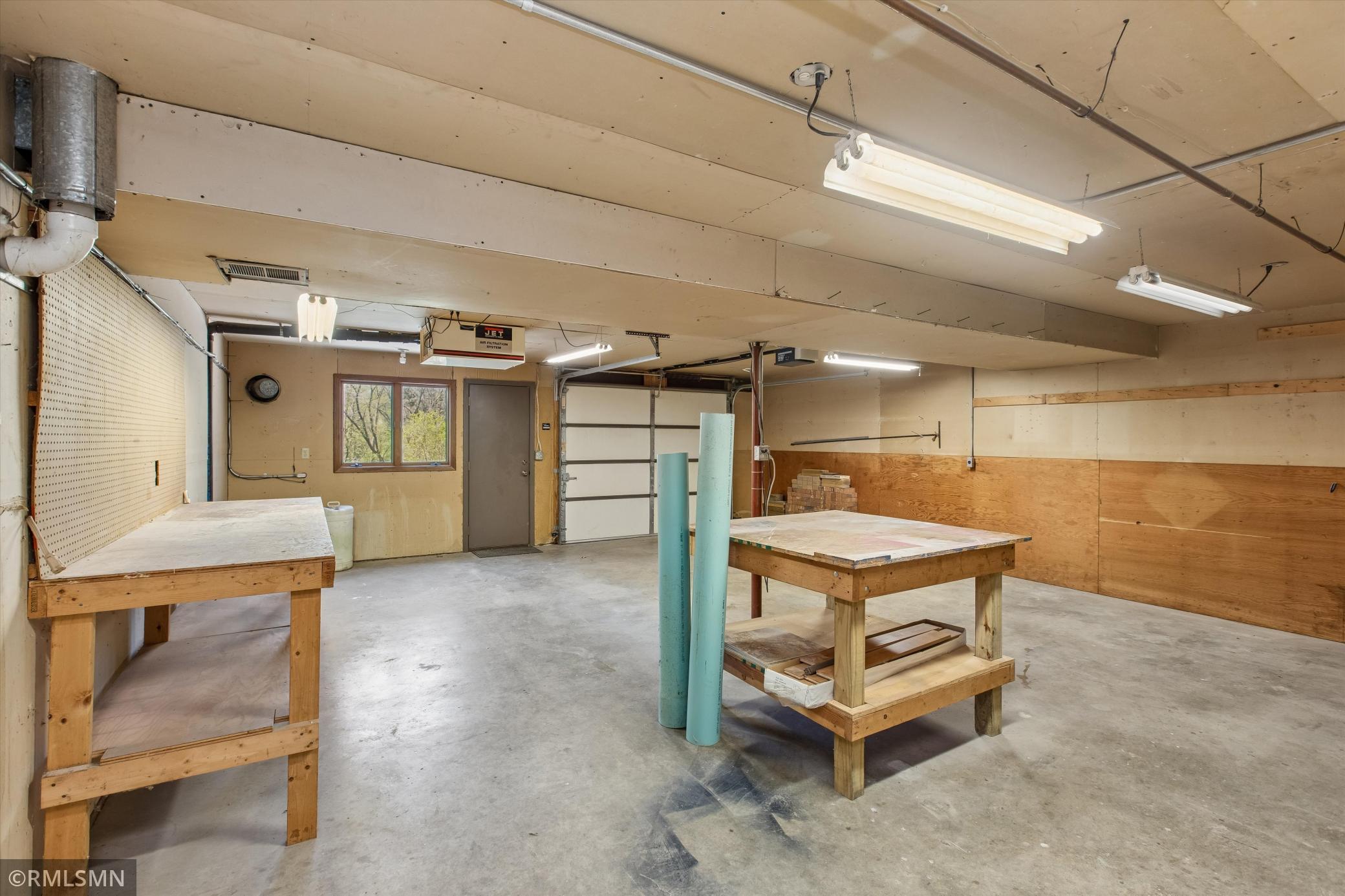 Awesome workshop in the lower level!