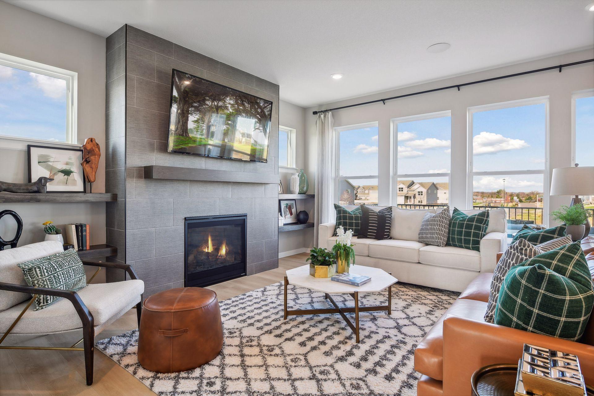 Beautiful living room w gas fireplace