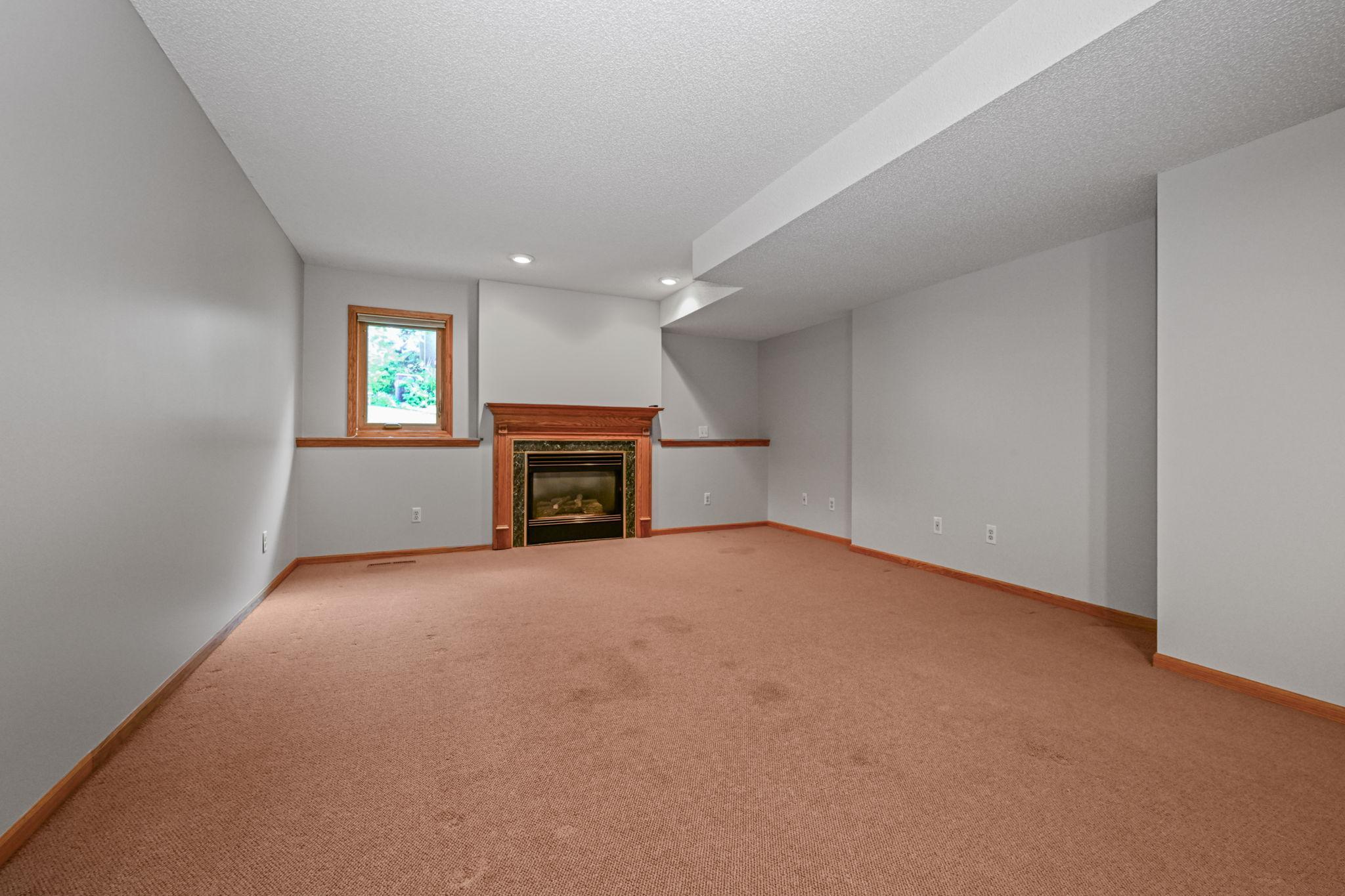 25-web-or-mls-5011 193rd St W 025Full.jpg