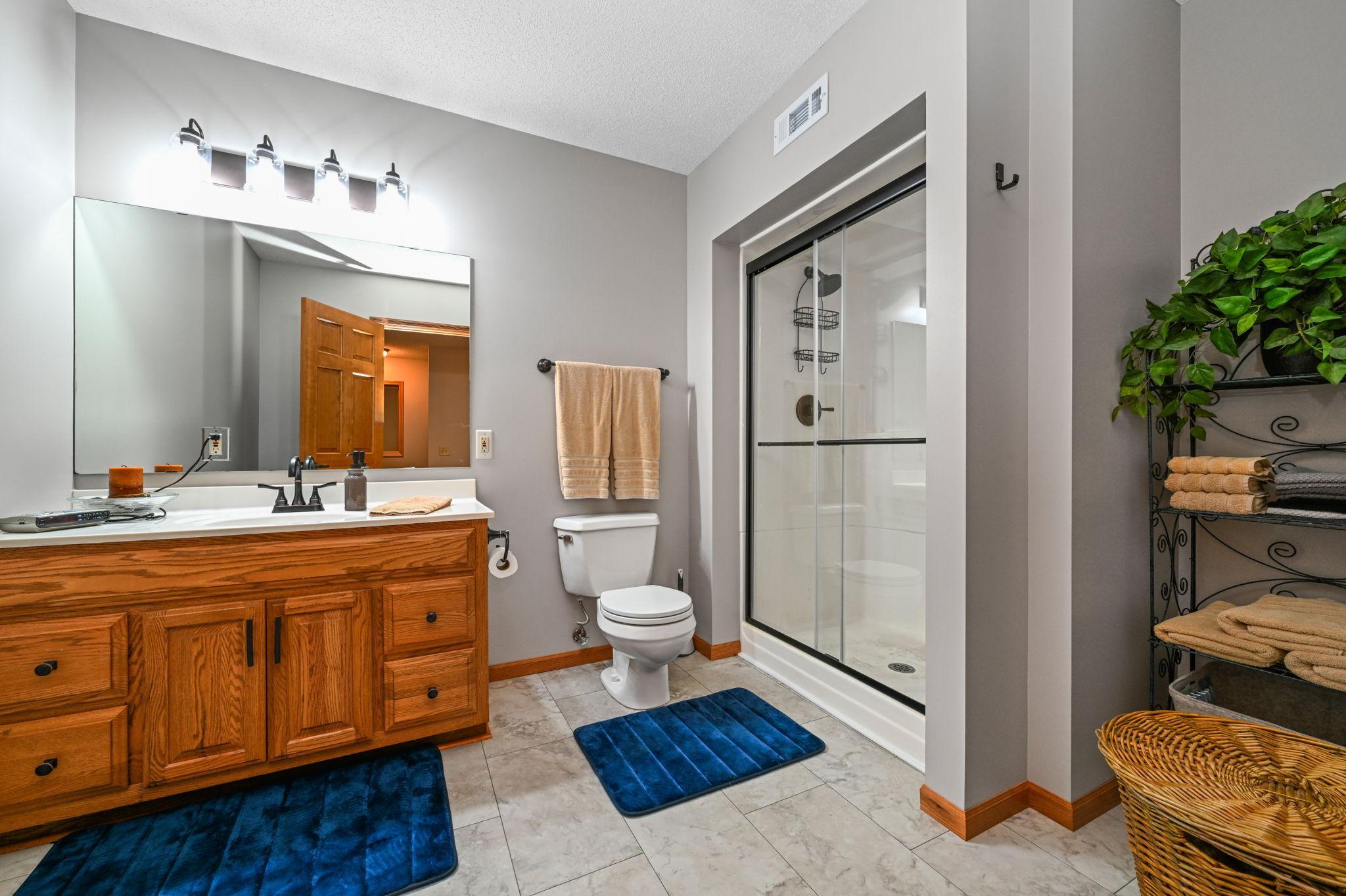 28-web-or-mls-5011 193rd St W 028Full.jpg