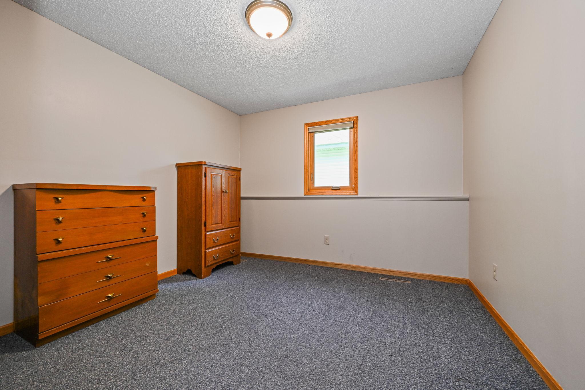27-web-or-mls-5011 193rd St W 027Full.jpg