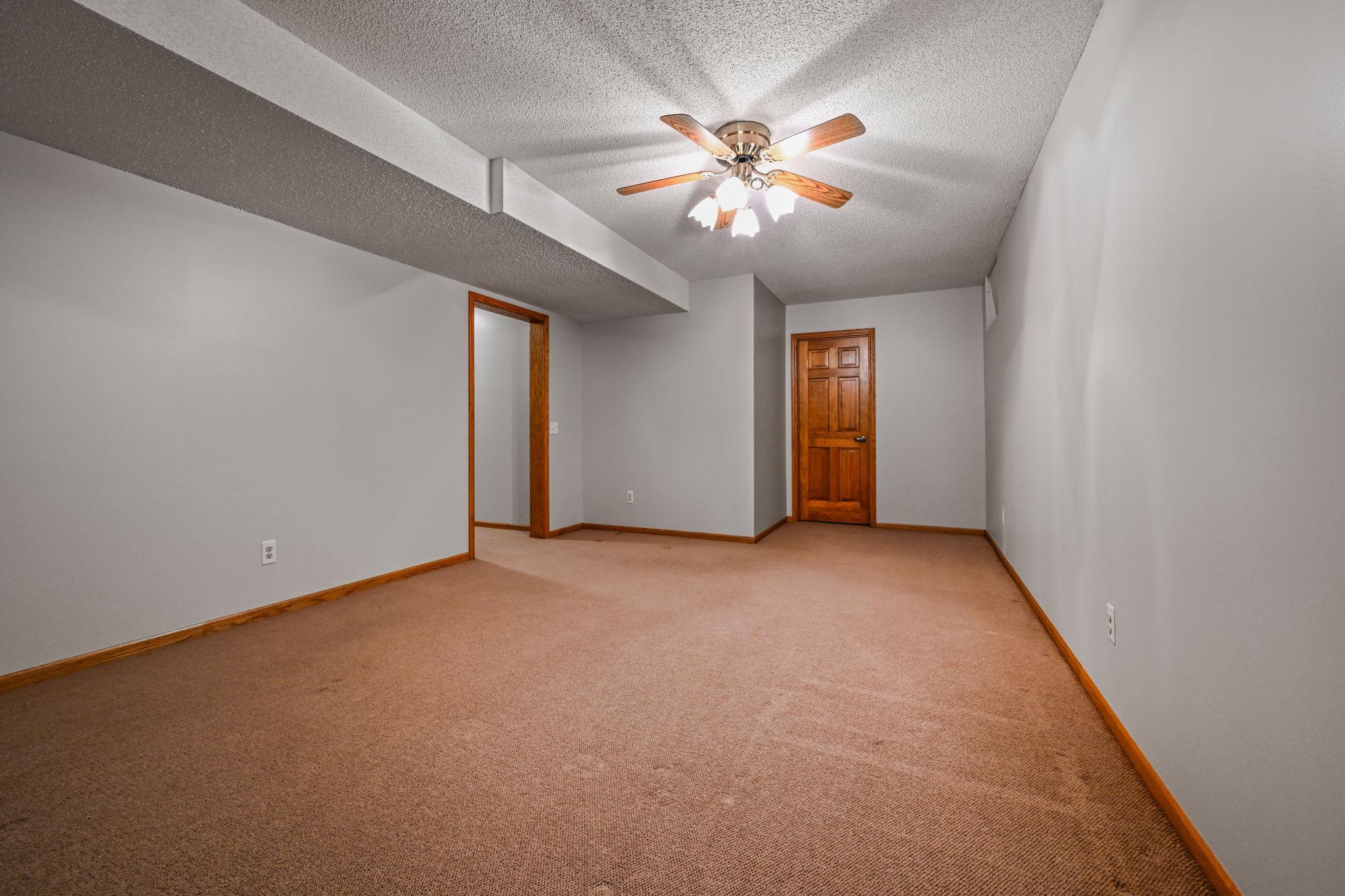 26-web-or-mls-5011 193rd St W 026Full.jpg