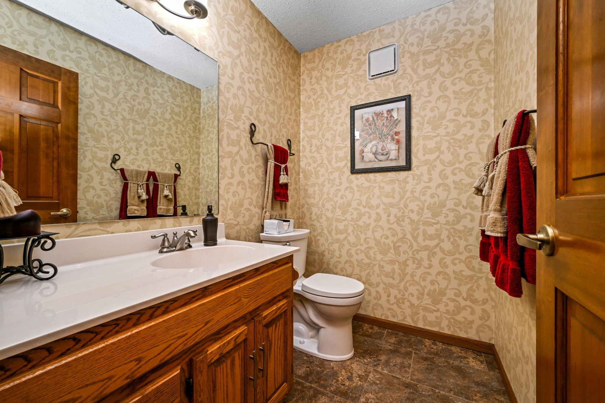 14-web-or-mls-5011 193rd St W 014Full.jpg