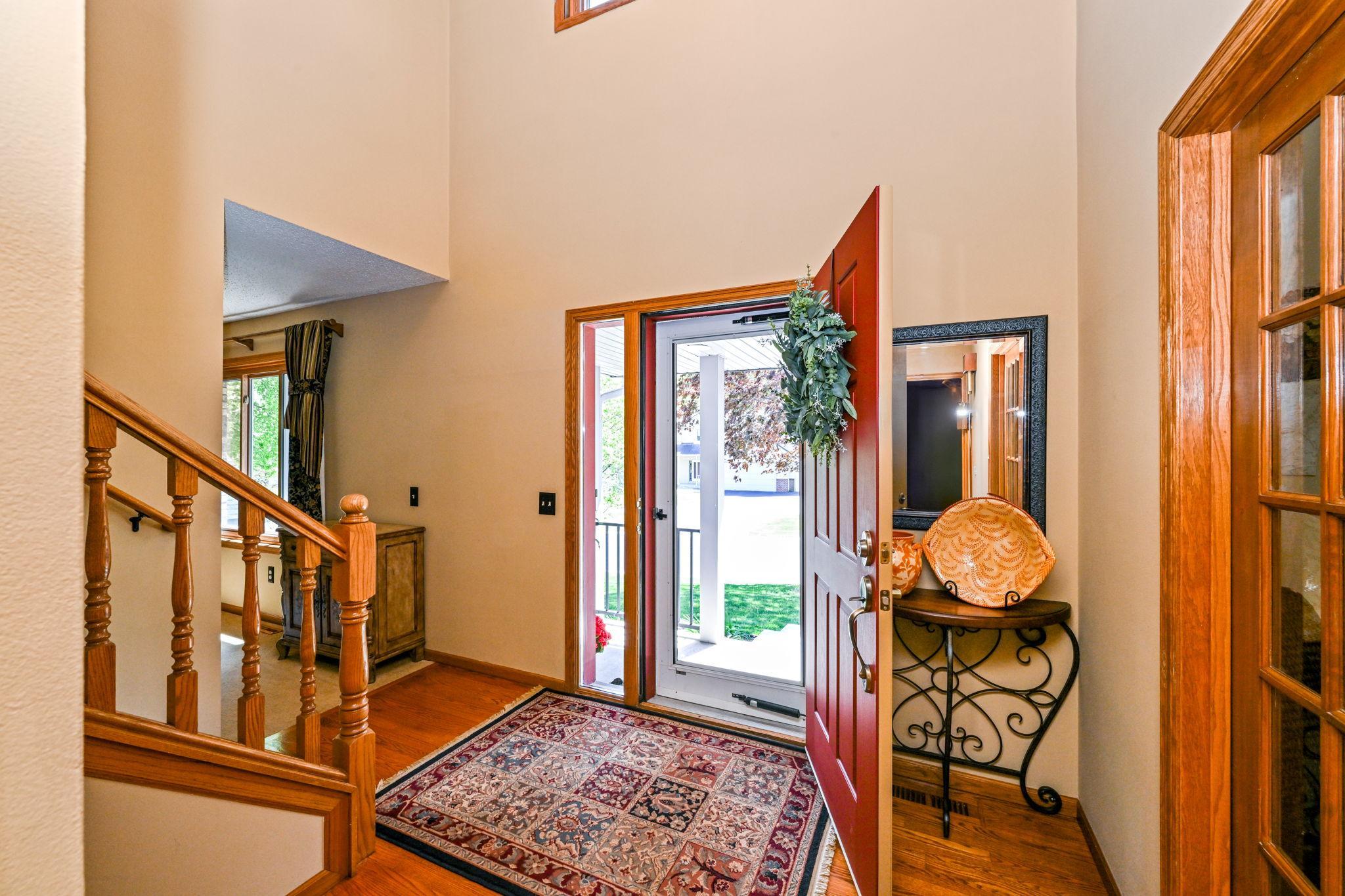 3-web-or-mls-5011 193rd St W 003Full.jpg