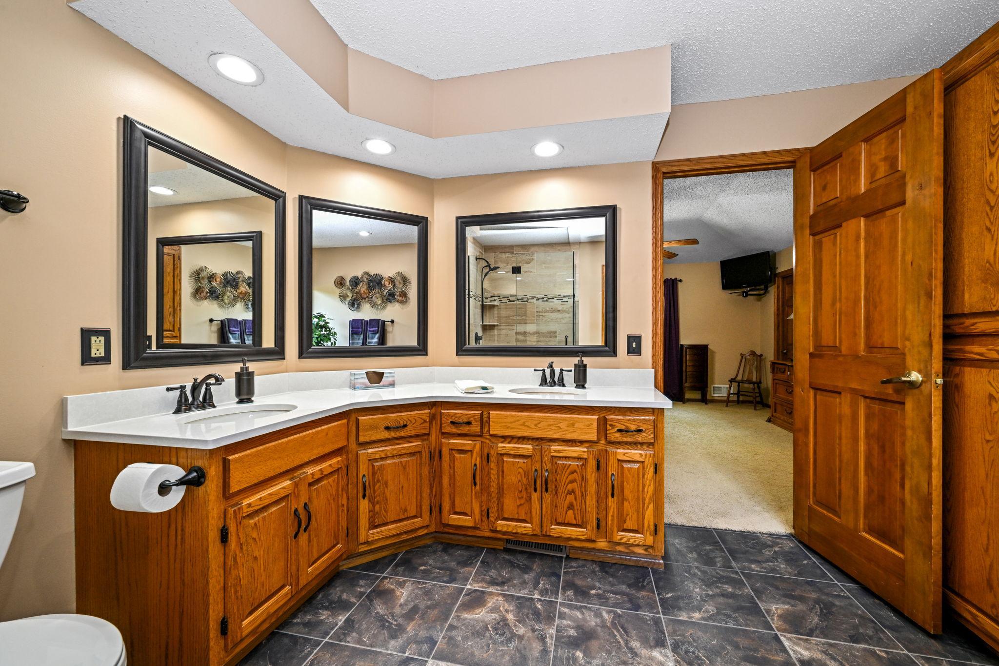 21-web-or-mls-5011 193rd St W 021Full.jpg