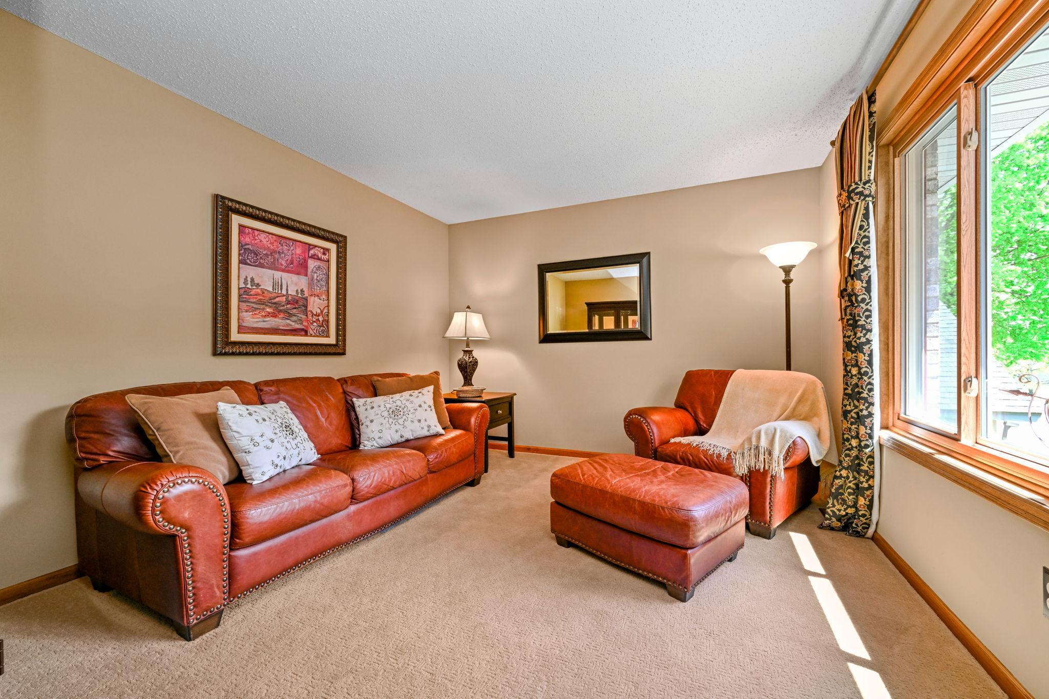 4-web-or-mls-5011 193rd St W 004Full.jpg