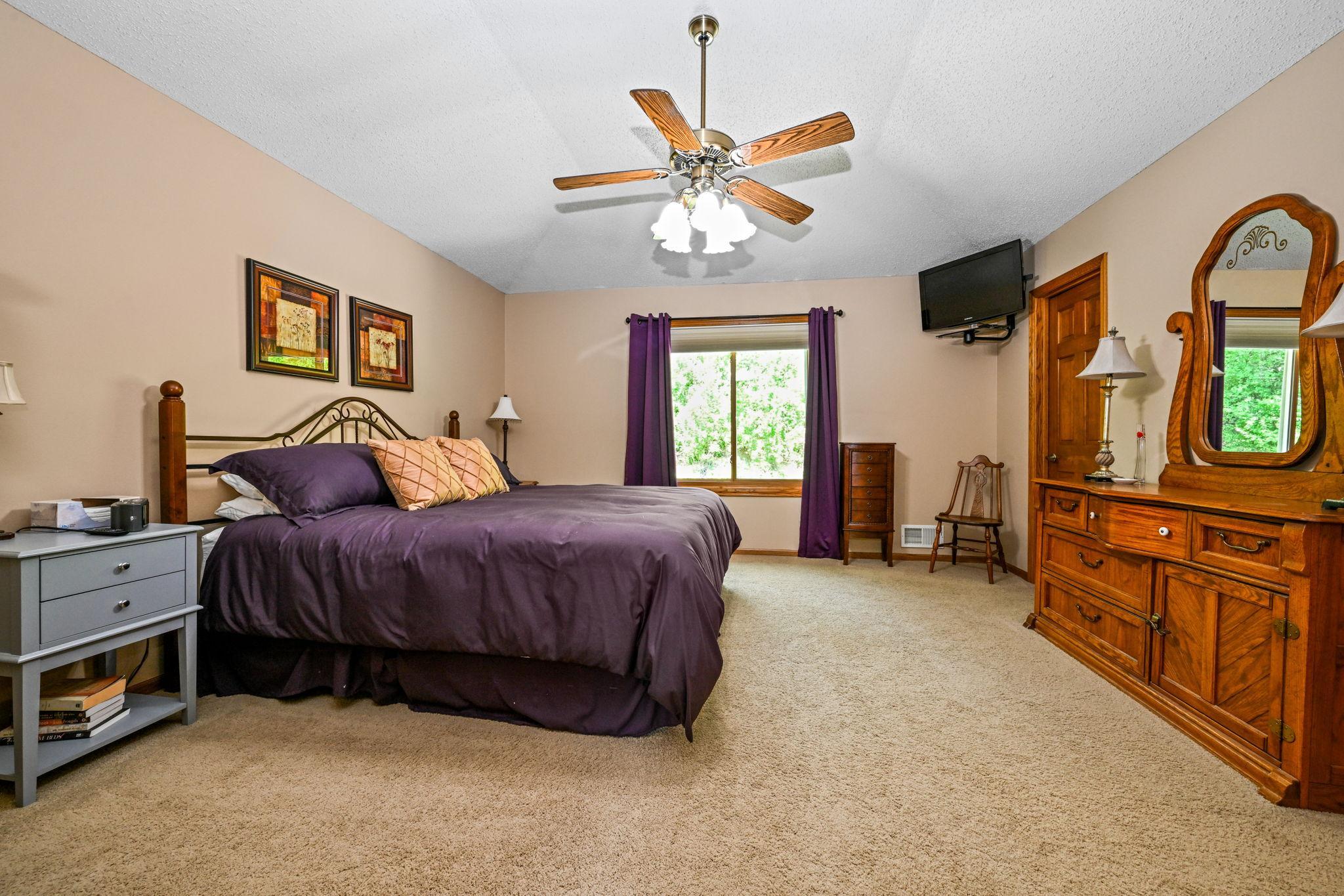 17-web-or-mls-5011 193rd St W 017Full.jpg